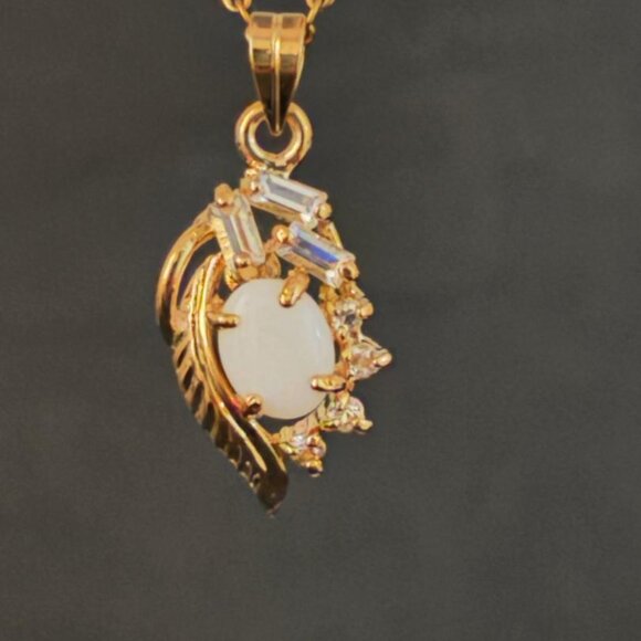 Vintage OPAL Pendant Necklace, Dolphin Ore 18K Gold Electroplate - Picture 4 of 5